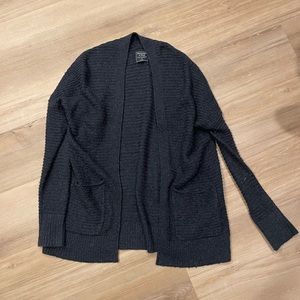 XS navy Abercrombie & Fitch cardigan with pockets - worn 10-15 times